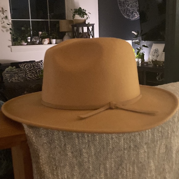 Adjustable hat - Picture 3 of 5